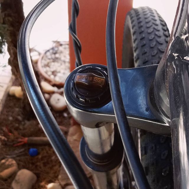 ajuste-de-pressao-suspensao-de-bike-caloi-explorer
