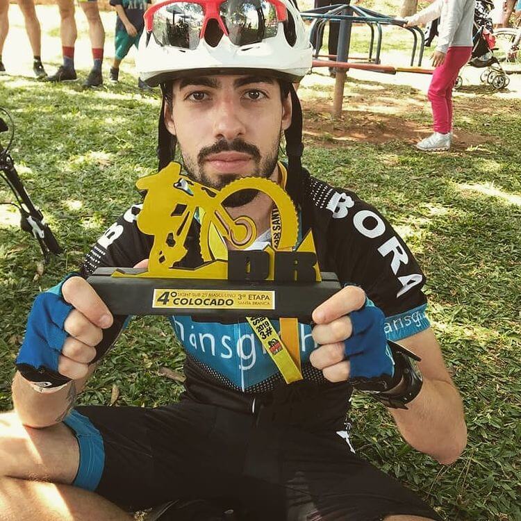 ciclista amador no campeonato de mtb desafio rural