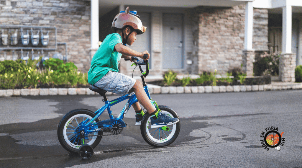 Como escolher bicicleta para criança: guia por idade, altura e peso Bicicleta infantil aro 12 para crianças de 2 a 4 anos