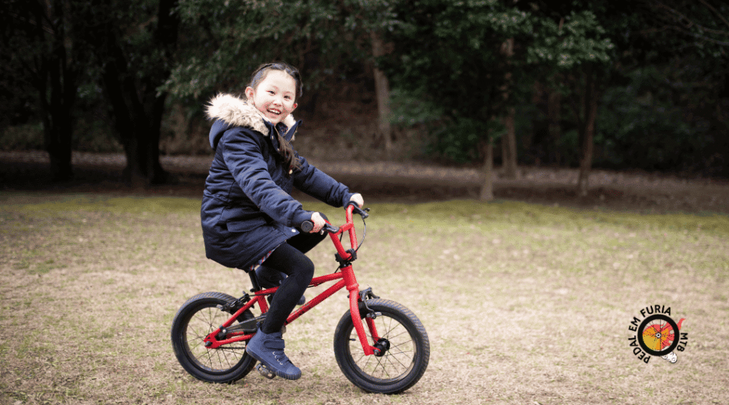 Como escolher bicicleta para criança: guia por idade, altura e peso Bicicleta infantil aro 14 para crianças de 2 a 4 anos